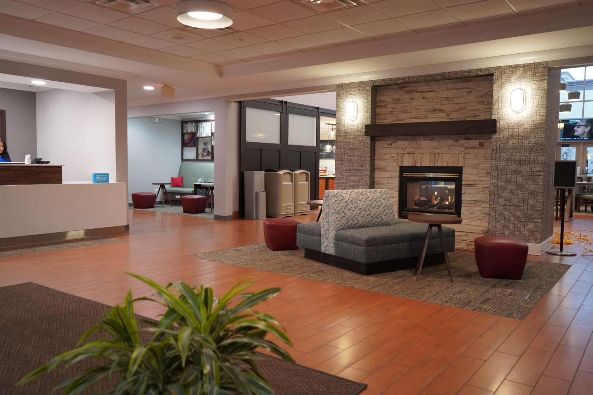 Hampton Inn & Suites Chicago/Aurora Exterior foto